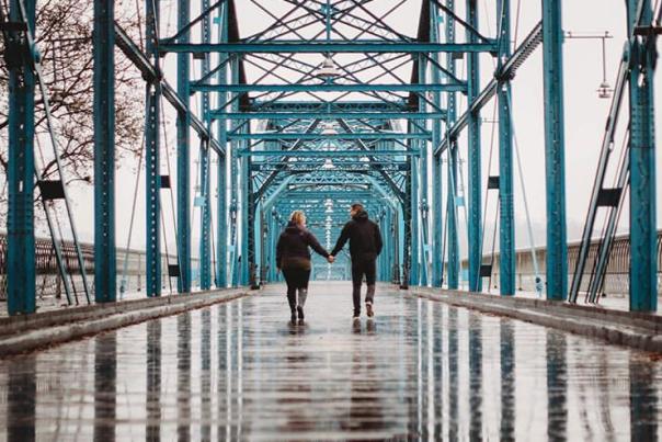 Couple on Walnut Street Bridge_Century Photographs