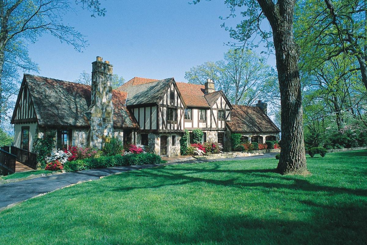 Grandview Exterior in the Spring