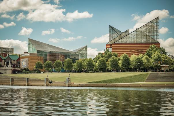 Chattanooga Riverfront - Tennessee Aquarium
